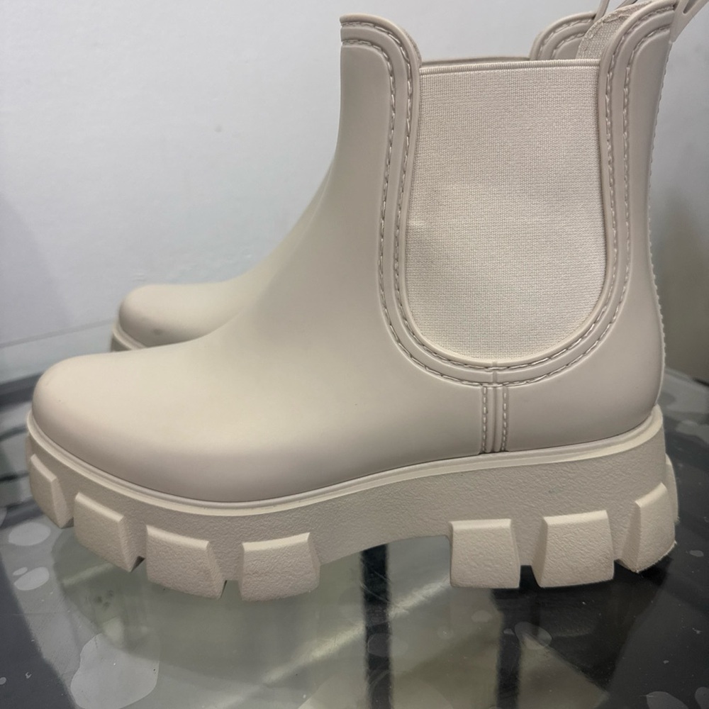 Jeffrey Campbell Off-White Chunky Chelsea Booties - Picture 3 of 9
